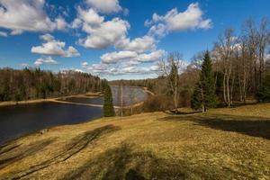 paisagens de primavera com nuvens foto