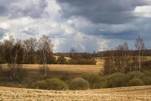 paisagens de primavera com nuvens foto