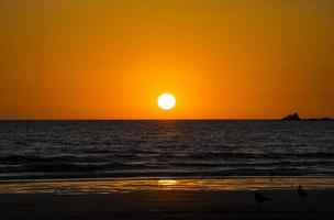 ilha de yeongjongdo, incheon, coreia, foto de ano novo do nascer e do pôr do sol na famosa rocha seonnyeobawi