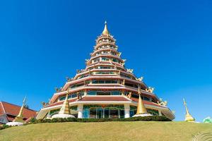 wat huay pla kang em chiang rai, tailândia foto