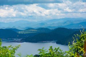 bela vista da montanha da tailândia no inverno, viagem de férias, turismo e conceito de viagem, natureza fresca e relaxada. foto