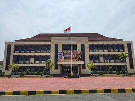 java central, indonésia em outubro de 2022. vista frontal da polícia nacional da república da indonésia, região central de java, resort jepara. foto