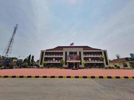 java central, indonésia em outubro de 2022. vista frontal da polícia nacional da república da indonésia, região central de java, resort jepara. foto