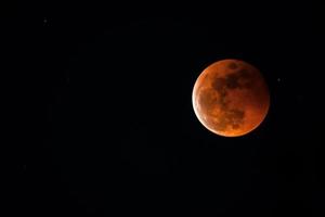 o eclipse lunar. lua de sangue fotografada foto