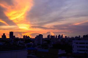 cidade, residência, residência, o negócio, comércio, escritório à noite foto