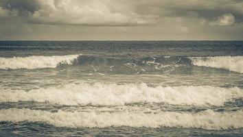 ondas fortes praia lopes mendes praia ilha grande island brasil. foto