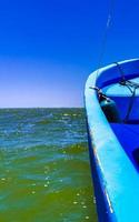 passeio de barco balsa de lancha rápida de chiquila para holbox méxico. foto