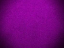 textura de tecido de veludo violeta usada como plano de fundo. fundo de tecido roxo vazio de material têxtil macio e liso. há espaço para o texto. foto