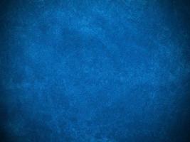 textura de tecido de veludo azul claro usada como plano de fundo. fundo de tecido azul vazio de material têxtil macio e liso. há espaço para o texto. foto