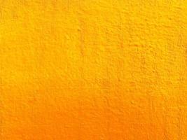 textura perfeita da velha parede de cimento amarelo uma superfície áspera, com espaço para texto, para um fundo. foto