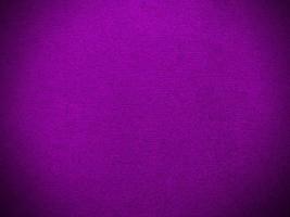 textura de tecido de veludo roxo usada como plano de fundo. fundo de tecido roxo vazio de material têxtil macio e liso. há espaço para o texto. foto