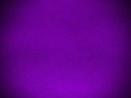 textura de tecido de veludo roxo usada como plano de fundo. fundo de tecido roxo vazio de material têxtil macio e liso. há espaço para o texto. foto