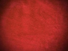 textura de tecido de veludo vermelho escuro usada como plano de fundo. fundo de tecido vermelho escuro vazio de material têxtil macio e liso. há espaço para o texto. foto