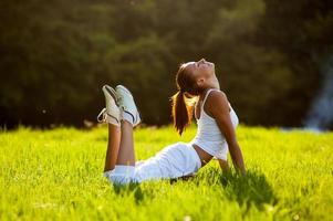 mulher envolvida em fitness foto