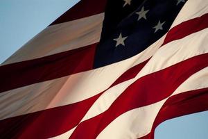 bandeira americana fechar com luz solar quente iluminando foto