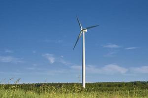 turbina eólica no campo. conceito de energia eólica foto