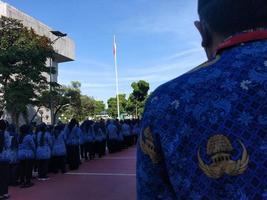 jacarta, indonésia, 29 de novembro de 2022, foto de funcionários públicos indonésios participando de uma cerimônia de bandeira