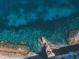 vistas aéreas em torno das muralhas da cidade de valletta em malta foto