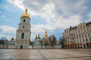 st. catedral de sophias e campanário em kiev, ucrânia foto