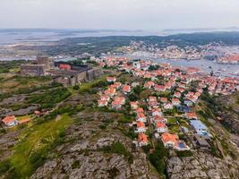 vista aérea de marstrand, suécia por drone foto