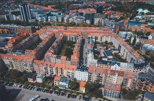 vistas sobre aarhus, dinamarca na jutlândia por drone foto