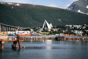 a catedral ártica em tromso no norte da noruega foto