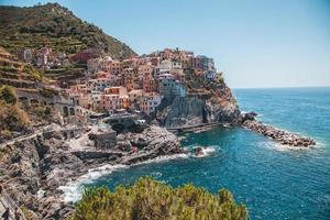 vistas de manarola em cinque terre, itália foto