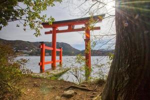 cenas do santuário de hakone em hakone, japão foto