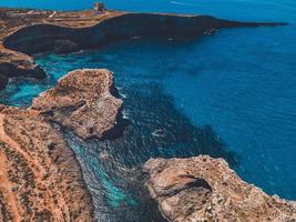 vistas da lagoa azul na ilha de comino em malta foto