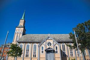 a catedral de tromso em tromso, noruega foto