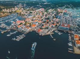 vista aérea de marstrand, suécia por drone foto