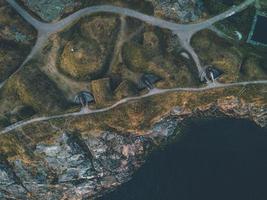 vistas de drones ao redor de suomenlinna em helsinque, finlândia foto