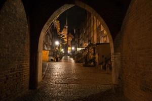 vistas noturnas da cidade polonesa de gdansk foto