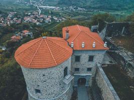 castelo de branik por drone na eslovênia foto