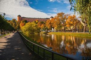 vistas de uppsala, suécia no outono foto