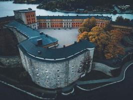 castelo de vaxholm por drone em vaxholm, suécia foto