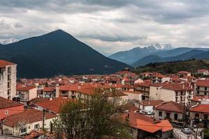 paisagens da cidade de karpenisi foto