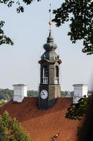 tartu, paisagem urbana em um dia ensolarado foto