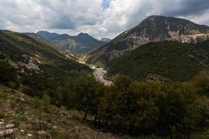 paisagens de primavera das montanhas da grécia foto