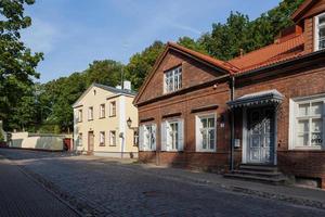 tartu, paisagem urbana em um dia ensolarado foto