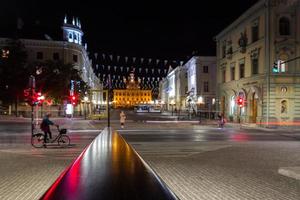 tartu, paisagem urbana em um dia ensolarado foto