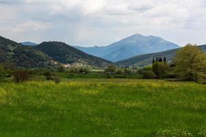 paisagens de primavera das montanhas da grécia foto