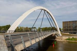 tartu, paisagem urbana em um dia ensolarado foto