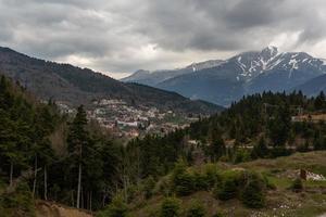 paisagens de primavera das montanhas da grécia foto