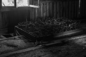 interior de uma casa abandonada foto