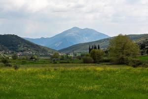 paisagens de primavera das montanhas da grécia foto