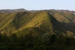 paisagens de primavera das montanhas da grécia foto