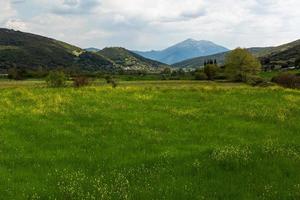 paisagens de primavera das montanhas da grécia foto