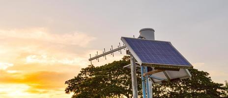 a torre usa energia solar, energia limpa e preserva o meio ambiente. foto