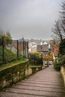 belos edifícios do antigo centro de valkenburg limburg, na holanda. foto